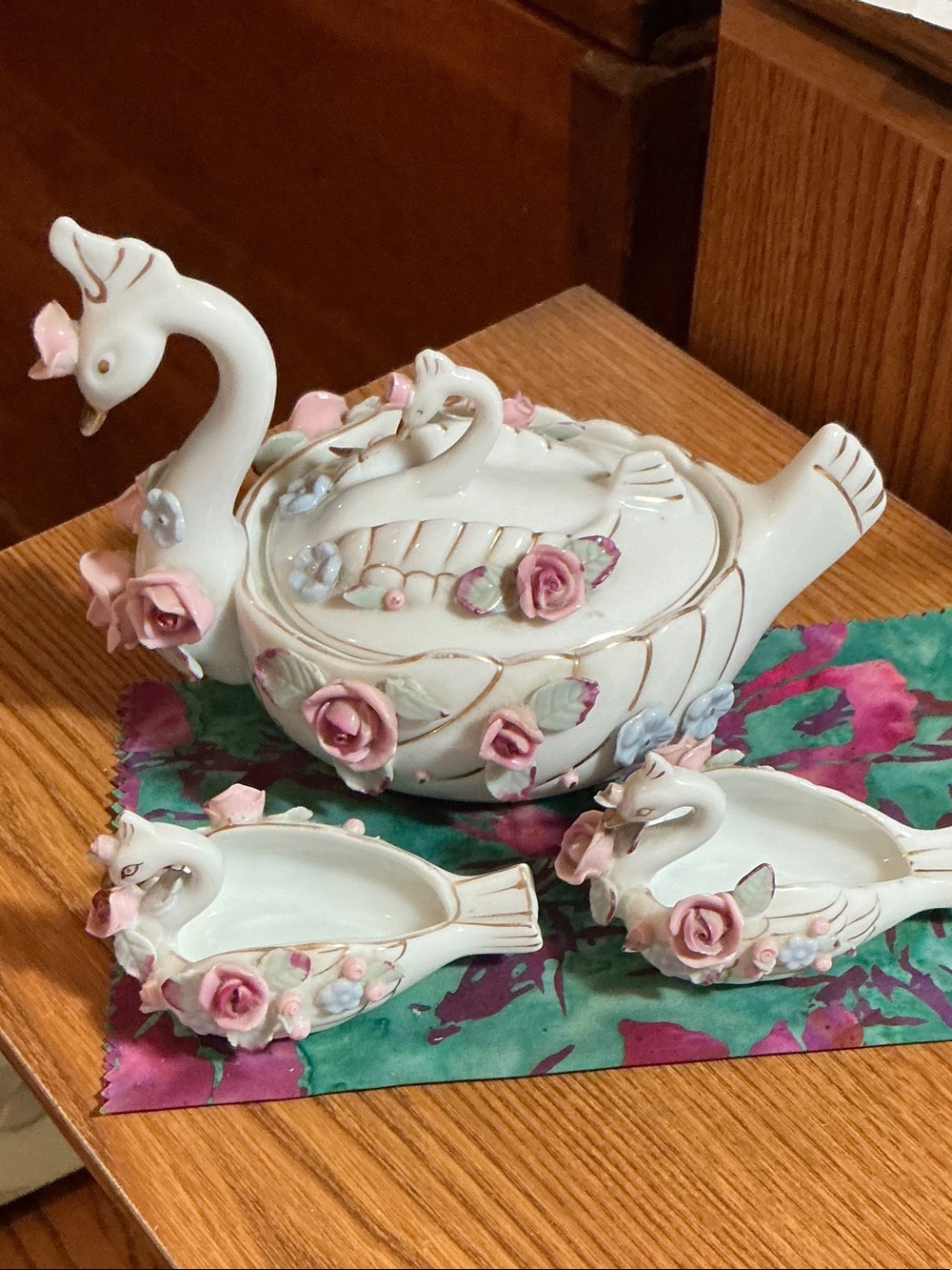 Vintage Chikusa mother swan and two little swans trinket bowls.